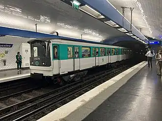 Entrée d'une rame MF 67 pour Gare d'Austerlitz.