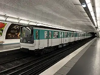 Entrée d'une rame MF 67 rénovée pour Gallieni.