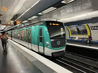 Entrée d'une rame MF 01 en direction de Place d'Italie.