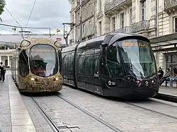 Rames des lignes 3 et 4 du tramway de Montpellier à la station Gare Saint-Roch, à gauche la ligne Ligne 4 et à droite la Ligne 3.