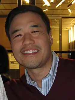 Randall Park dans le rôle de Jimmy Woo