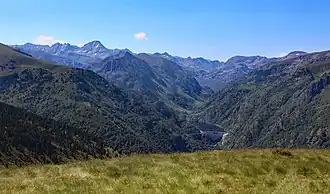 Le barrage de Laparan vu du plateau de Beille.