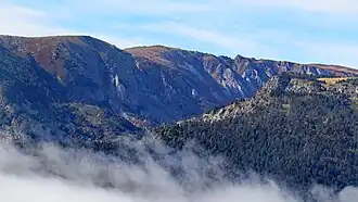 Le sommet du massif et la haute vallée de la Castellane.