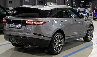 Vue arrière d'un modèle Velar présenté au Salon de Zurich 2021.