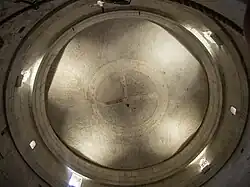 Étage supérieur avec toit fissuré