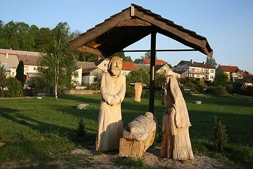 Scène de la Nativité sculptée (grandeur nature).