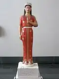 Restitution colorée / Korè Phrasikleia, 550-540, funéraire attique. Sculpteur de Paros, H. 211 cm. MNArch Athènes.