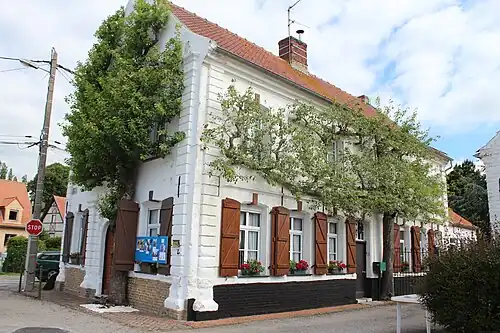 Deux poiriers en espalier Recques-sur-Hem