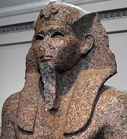 Pharaon Sekhemrê-Ouadjkhâou Sobekemsaf Ier, Granit rouge, XVIIe&nbsp;dyn., v. 1630.British Museum.