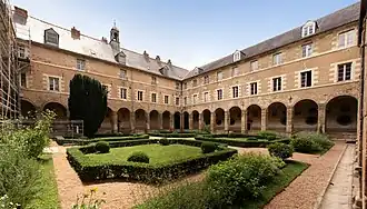 L'abbaye Saint-Sauveur.