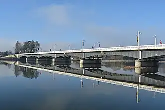 Reflet du pont de Bellerive sur l'Allier, côté Vichy