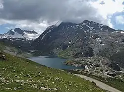 Glacier de Saint-Sorlin et pic de l'Étendard (3&nbsp;464&nbsp;m) dans les nuages.