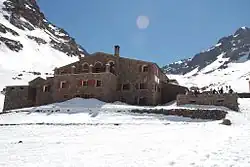 Refuges au pied de l’Ikhibi sud.