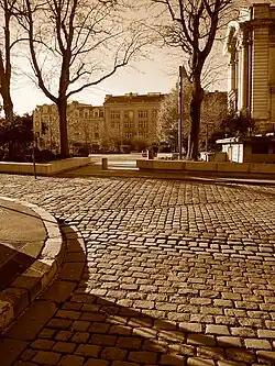 L'angle Trésor/place Luçon.