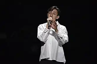 Rejhan interprétant Haunted.