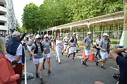 Relayeurs de la flamme olympique, rue du Parc