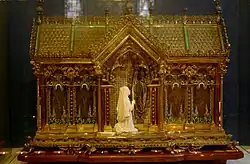 La châsse reliquaire de sainte Bernadette.