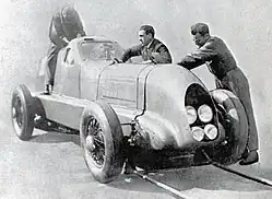 Renault Nervasport des Records mondiaux des 48&nbsp;heures et des 4000 et 5&nbsp;000&nbsp;milles, à Montlhéry en avril 1934.