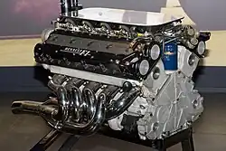 Photo d'un moteur V10 Renault en exposition