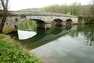 Le pont de pierre sur la Loue.