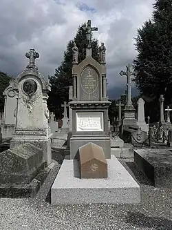 Tombe des prêtres de Saint-Aubin.