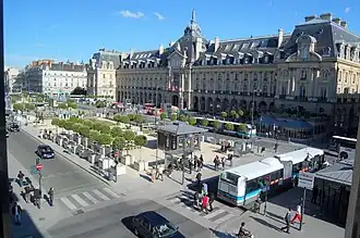 La place de la République, principal nœud des transports en commun.