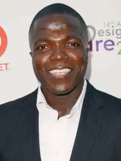 Reno Wilson&nbsp;(en) interprète Stanley Hill