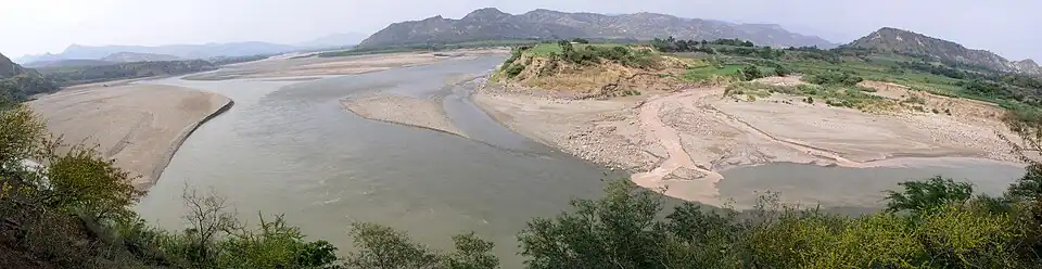 Confluence des rivières Chinchipe et Marañon à l'entrée du Pongo de Rentema.