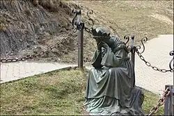 La statue de la Vierge Marie.