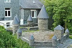 Reconstitution au 1/20e du château fort, construite en 1999-2000 et offerte à la ville pour son 800e anniversaire.