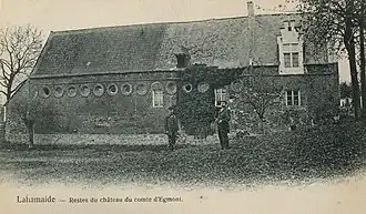 Anciennes écuries du château des Comtes d'Egmont (Lahamaide).