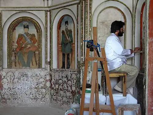 Restaurateur au travail.