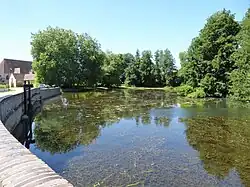 Retenue d'eau au nord de l'église Saint-Pierre.