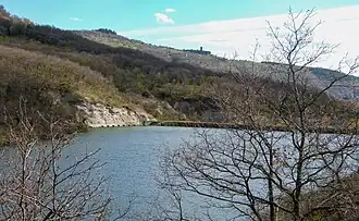 La retenue d'eau du barrage.