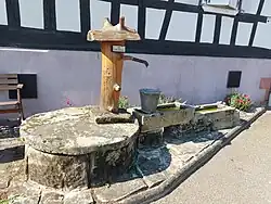 Puits rue principale.