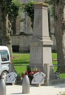 Le monument aux morts.