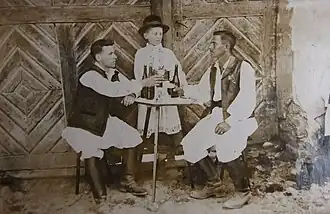 Dumitru Ișfănuț (à droite sur la photo), Banat.