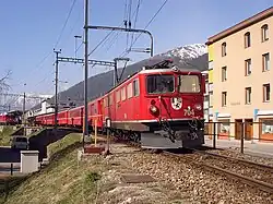 Ge 6/6 II no 704 quittant la gare de Davos Platz en direction de Klosters.