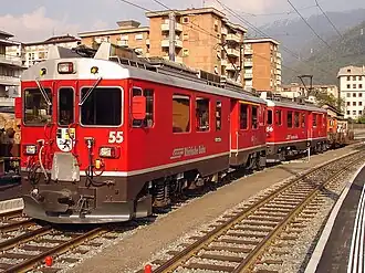 ABe 4/4 no 55 et 56 manœuvrant en gare de Tirano, terminus italien de la ligne de la Bernina.
