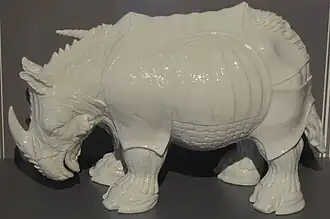 Sculpture du rhinocéros de Dürer en porcelaine blanche.