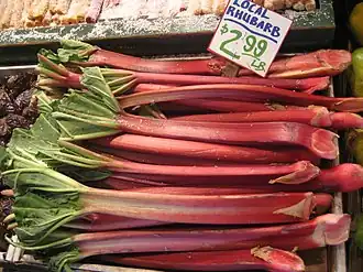 Le pétiole de la rhubarbe peut atteindre 80&nbsp;cm.