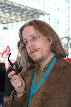 Le créateur du site, :Rich Johnston (en).