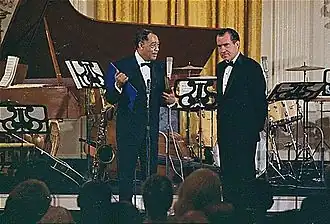 Remise de la Médaille présidentielle de la Liberté en 1969 par le Président des États-Unis Richard Nixon