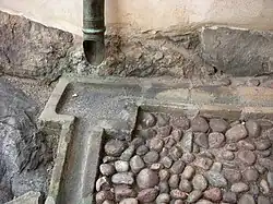 Le socle de la tour.