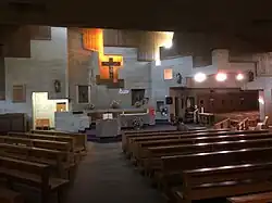 Église paroissiale de 1972, vue intérieure.