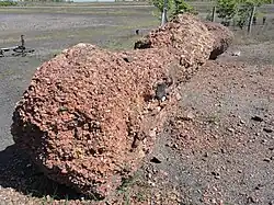 Détail de schistes rouges.