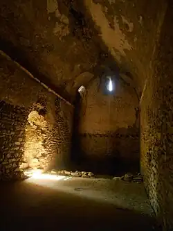 Nef et entrée vues de l'intérieur.