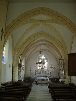 L'intérieur de la nef de l'église de Rigny.