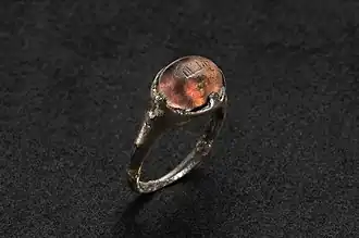 Pierre montée sur un anneau