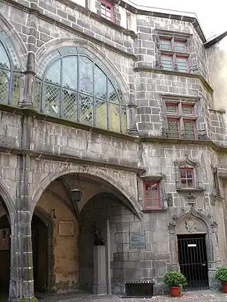 Escalier à vis sur cour